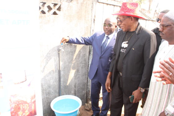 <strong>Le ministre Bouaké FOFANA comble les besoins en eau potable de 2500 ménages</strong>